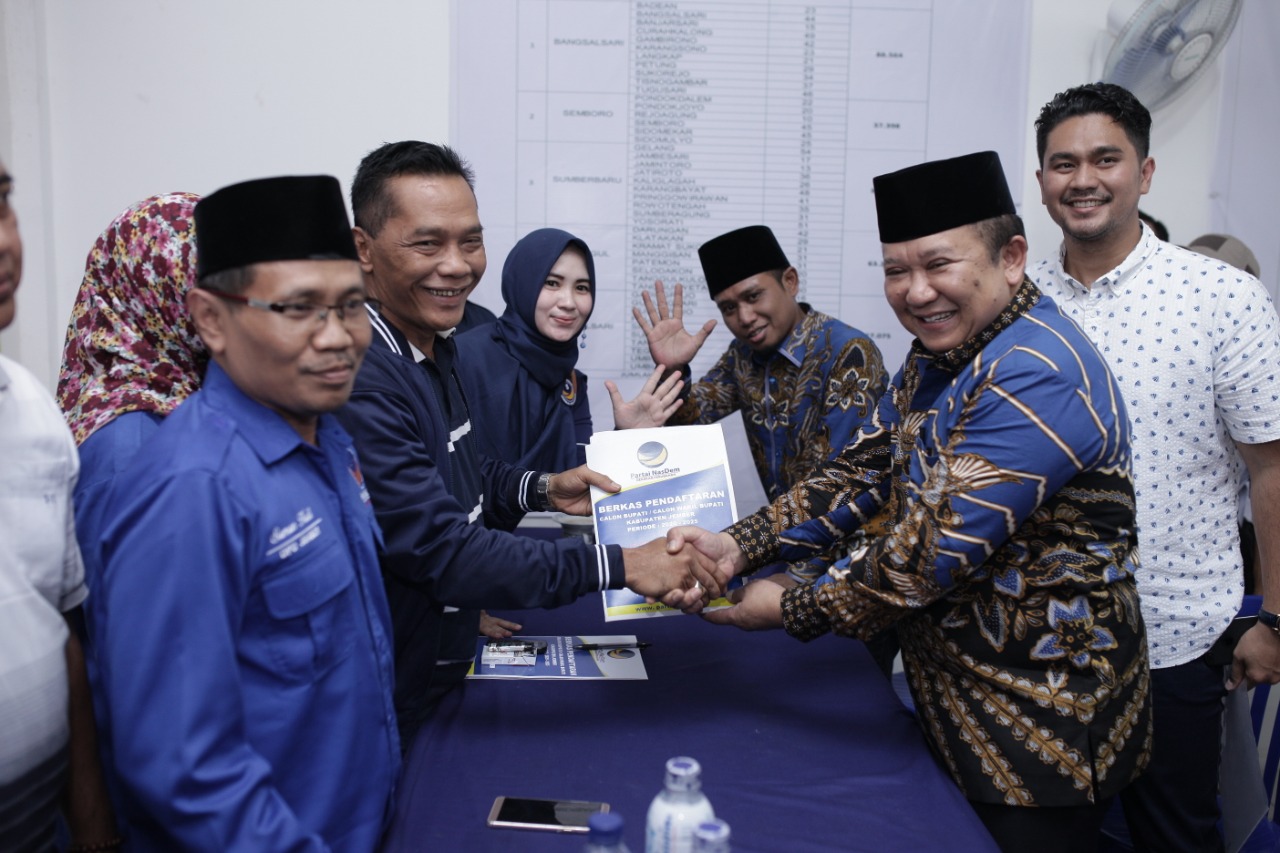 H Hendy Siswanto Mengembalikan Formulir ke DPD Partai Nasdem